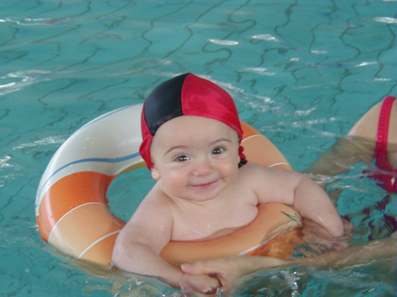 Elia in piscina, marzo 2005
