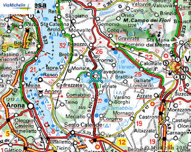 La posizione del Lago di Monate, lunga la superstrada che porta a Besozzo incastonato tra il Lago Maggiore e il Lago di Varese